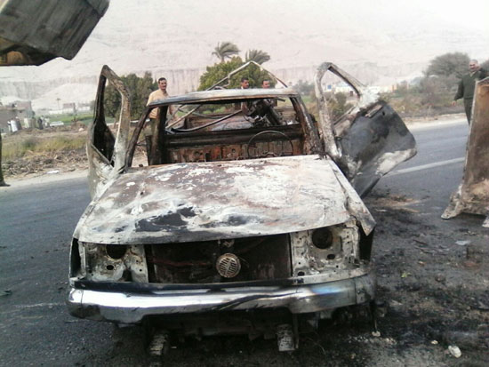 السيارة الخاصة بمركزشرطة دار السلام عقب تفحمهما
