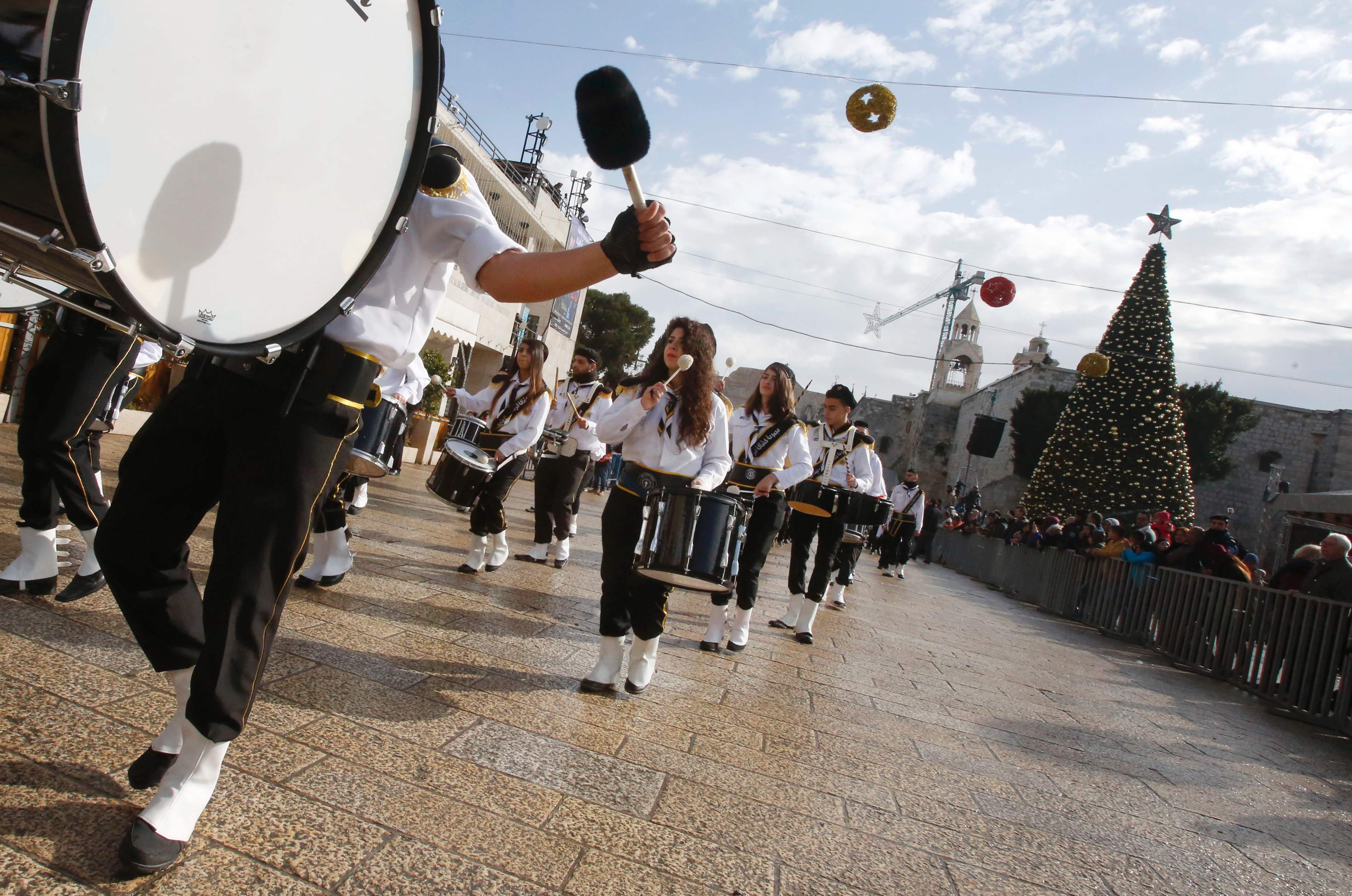 جانب من عروض لكشافة مسيحين الفلسطنين في ساحة المهد