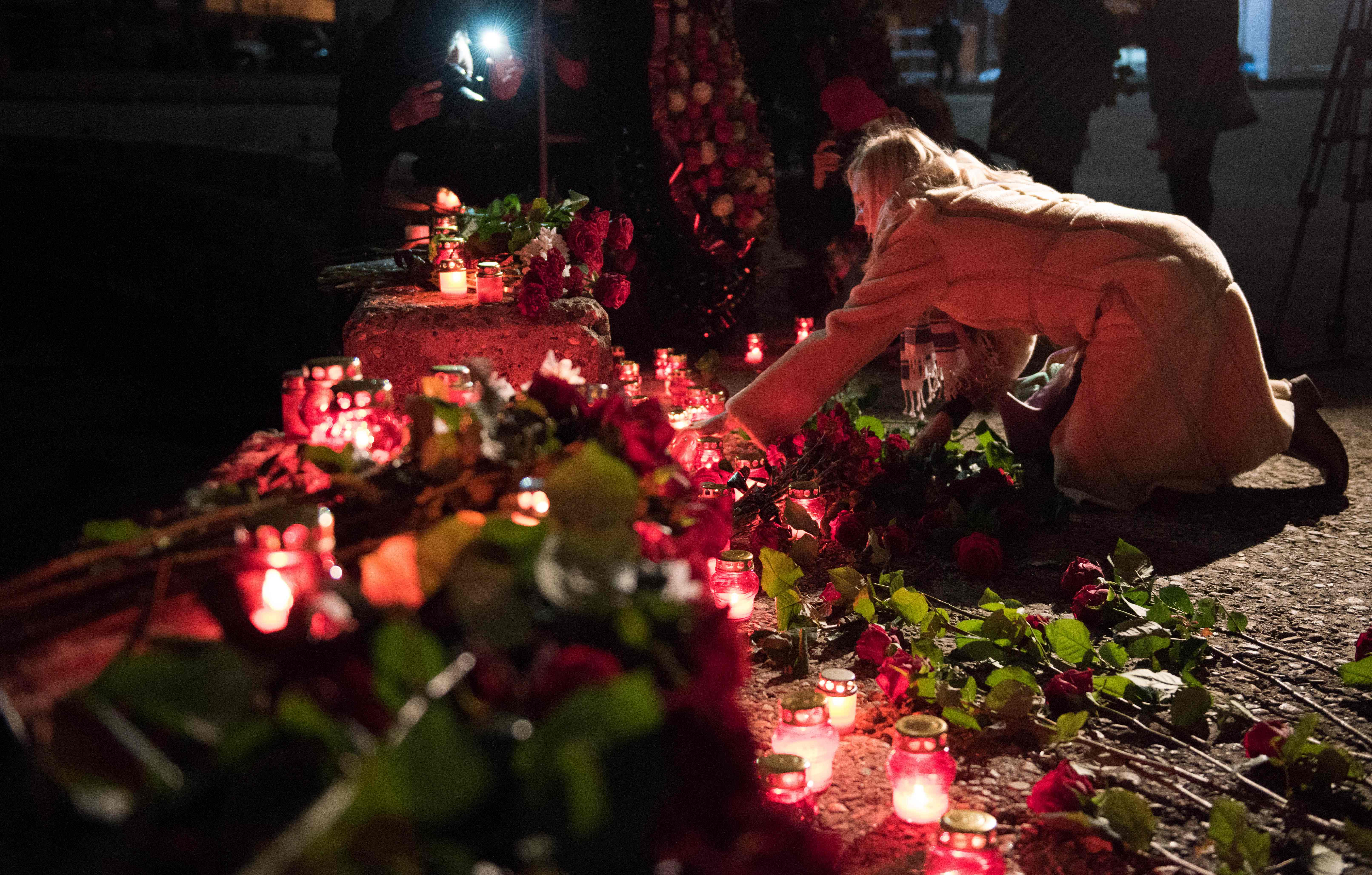 مدينة سوتشي تنظم وقفة  تضامنية مع ضحايا الطائرة الروسية 
