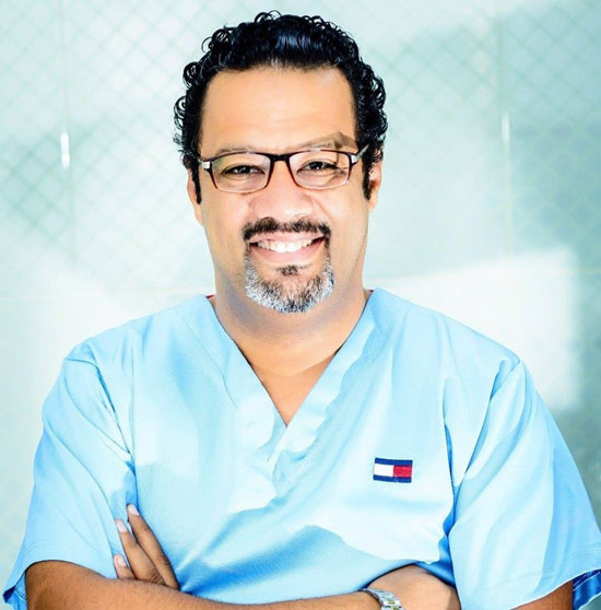 الدكتور محمد يوسف رئيس فريق الجراحة