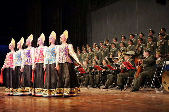 عرض للفرقة الروسية في حفل بالرباط فى المغرب على مسرح محمد السادس (ا ف ب )