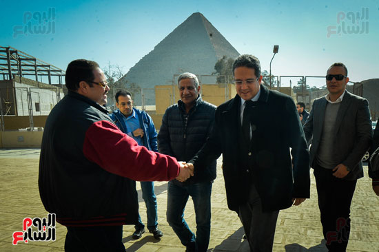 جولة محلب ووزير الاثار فى الاهرامات (2)