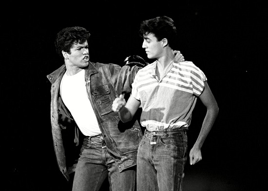 فى احدى الاستعراضات الغنائيسة الراقصة  مع أندرو ريجيلي فى فترة الثمانينات