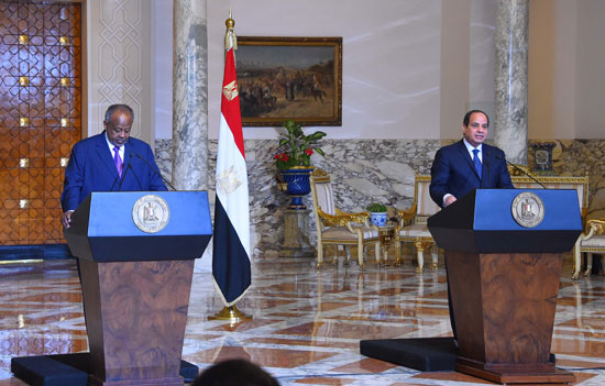 الرئيس عبد الفتاح السيسي، وإسماعيل عُمر جيلة رئيس جيبوتى (16)