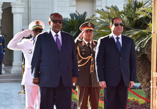 الرئيس عبد الفتاح السيسي، وإسماعيل عُمر جيلة رئيس جيبوتى (2)