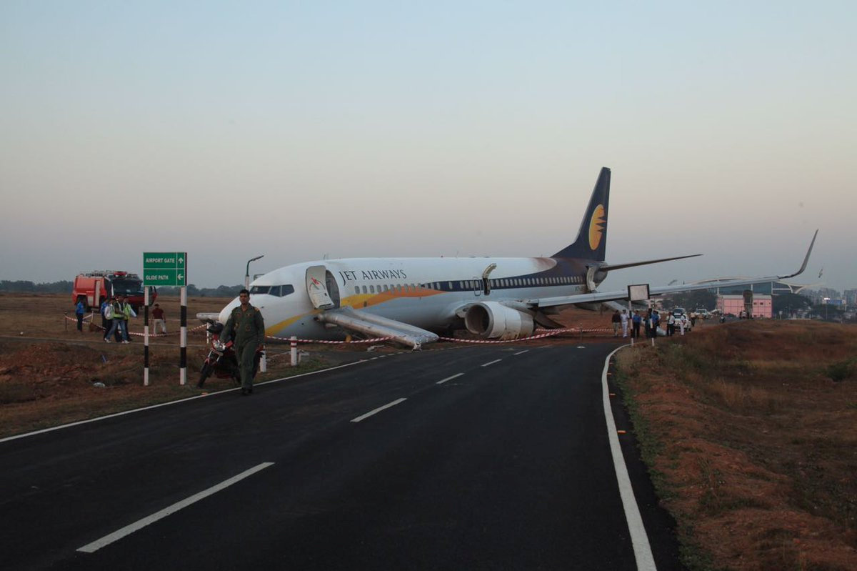 انحراف طائرة هندية قبل اقلاعها واصابة 15 شخص
