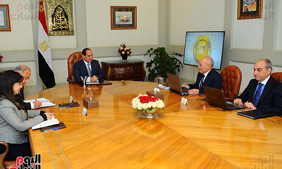 السيسى يجتمع مع رئيس مجلس الوزراء ووزيري الإنتاج الحربي والاستثمار‎ (2)