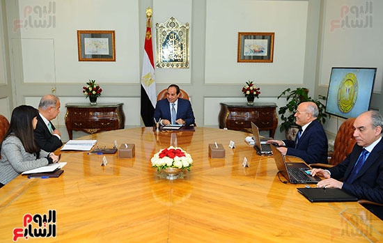 السيسى يجتمع مع رئيس مجلس الوزراء ووزيري الإنتاج الحربي والاستثمار‎ (1)