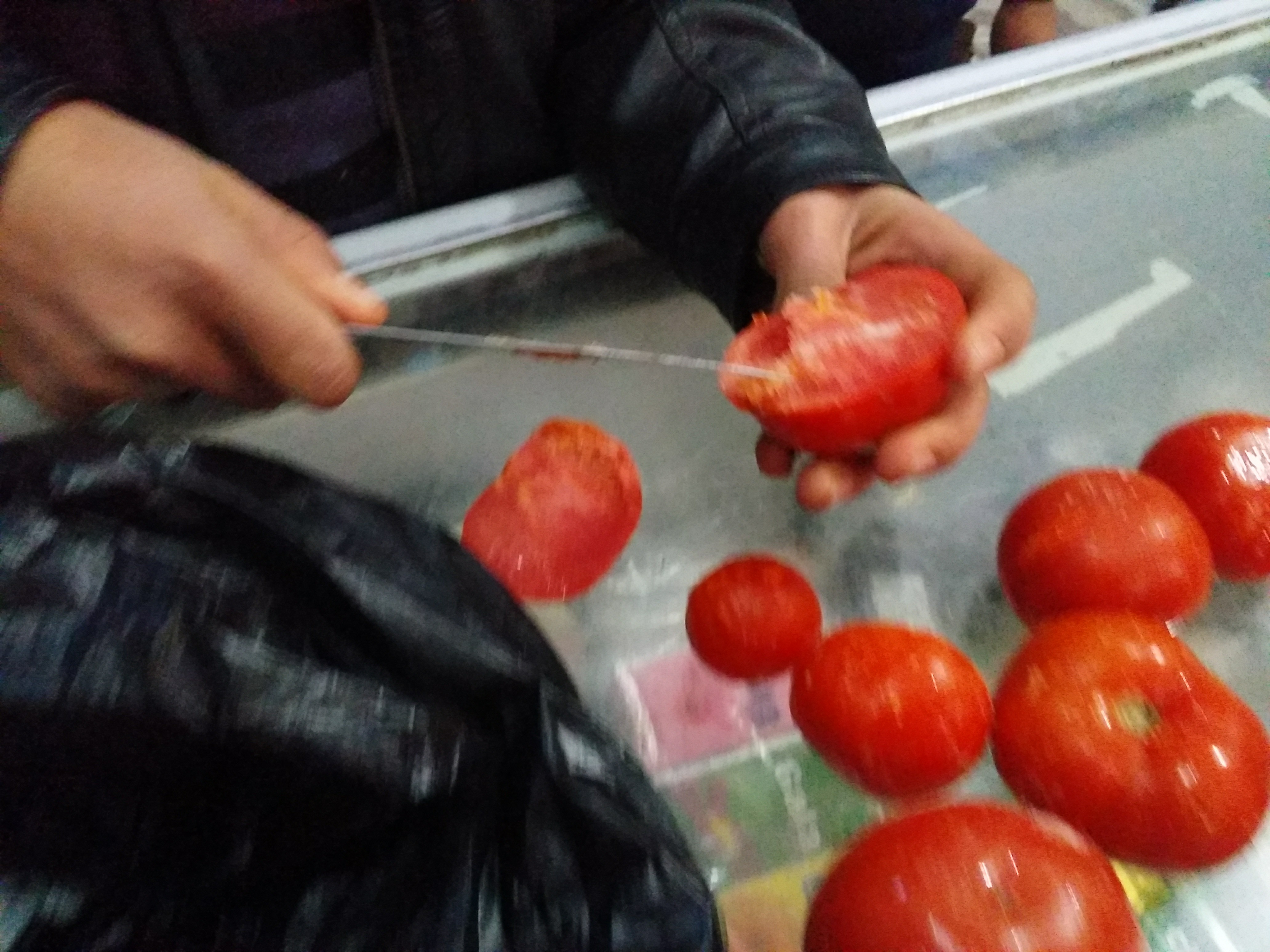 قلب الطماطم يظهر عليه عملية التجميد