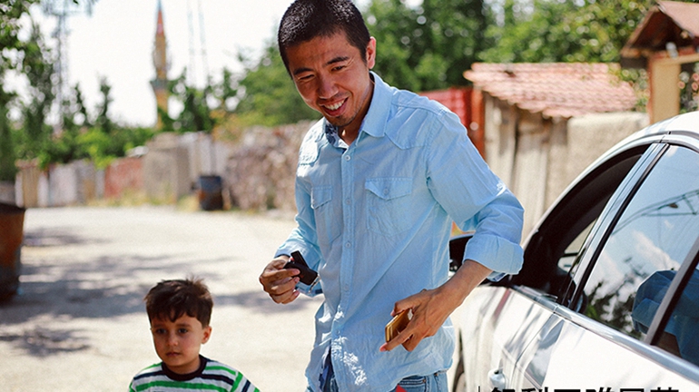 صيني يعيش في تركيا لمساعدة اللاجئين السوريين