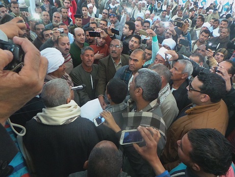 قيادات محافظة الفيوم وكبار العائلات خلال جلسة الصلحرر