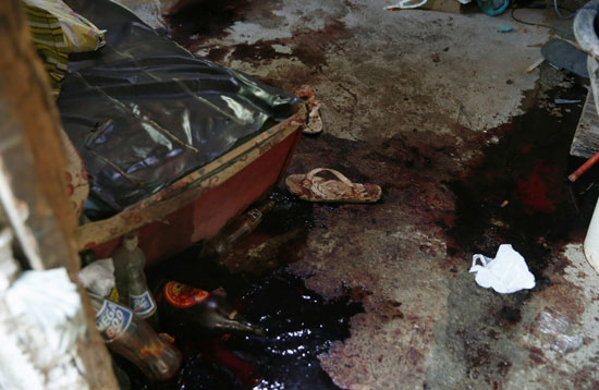 أثار دماء فى موقع حادث إطلاق النار فى الفلبين 