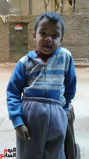 الطفل محمد حاولت المتهمة اختطافه أثناء لهوه بالشارع