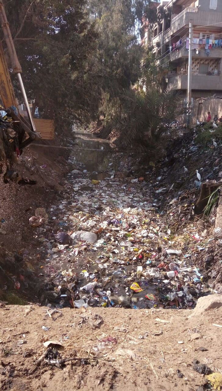أهالى قرية منية دمنة يعانون من مشاكل القمامة والصرف الصحى
