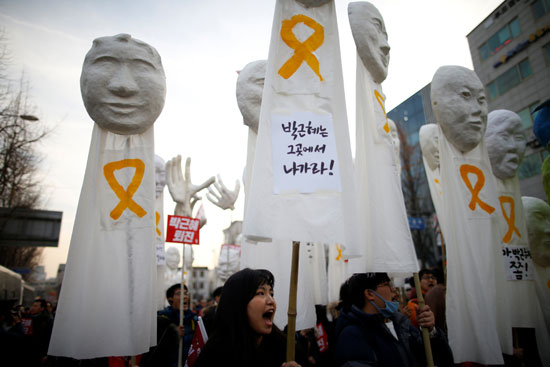 مظاهرة حاشدة فى سول للمطالبة باستقالة رئيسة كوريا الجنوبية (2)