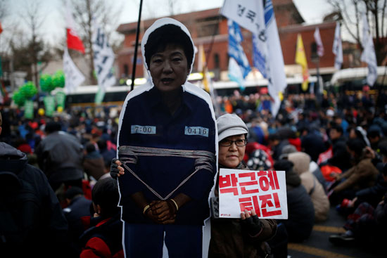 مظاهرة حاشدة فى سول للمطالبة باستقالة رئيسة كوريا الجنوبية (3)