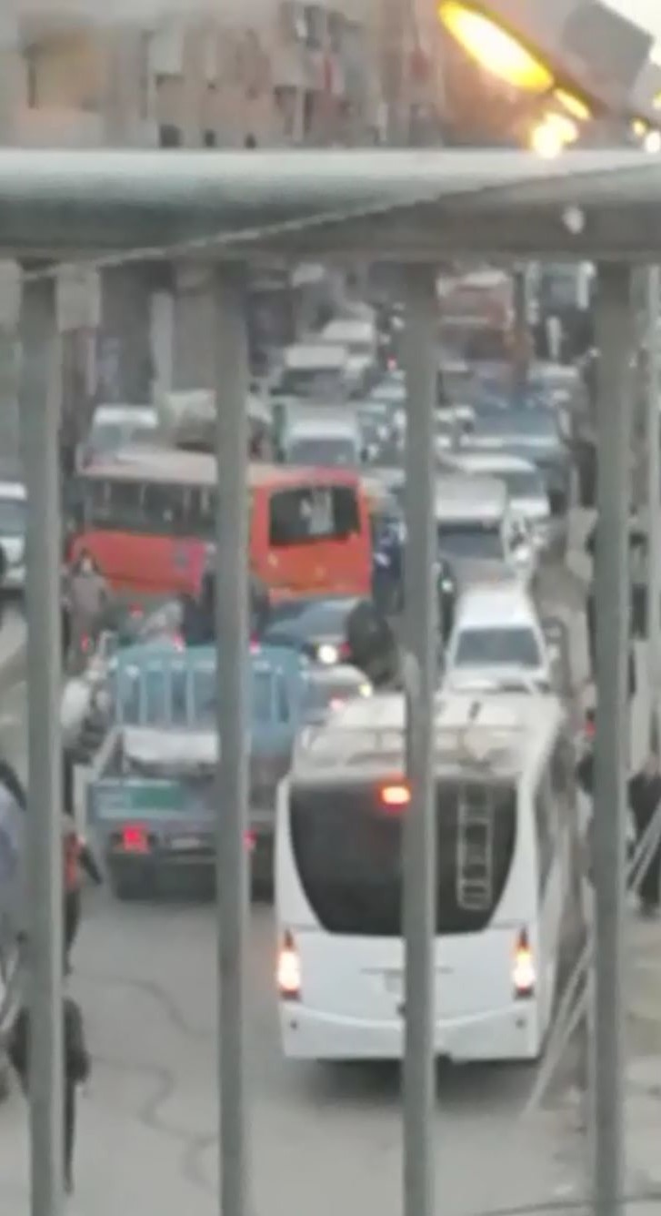 صورة من الفيديو لحالة الزحام المرورى بشارع القومية 