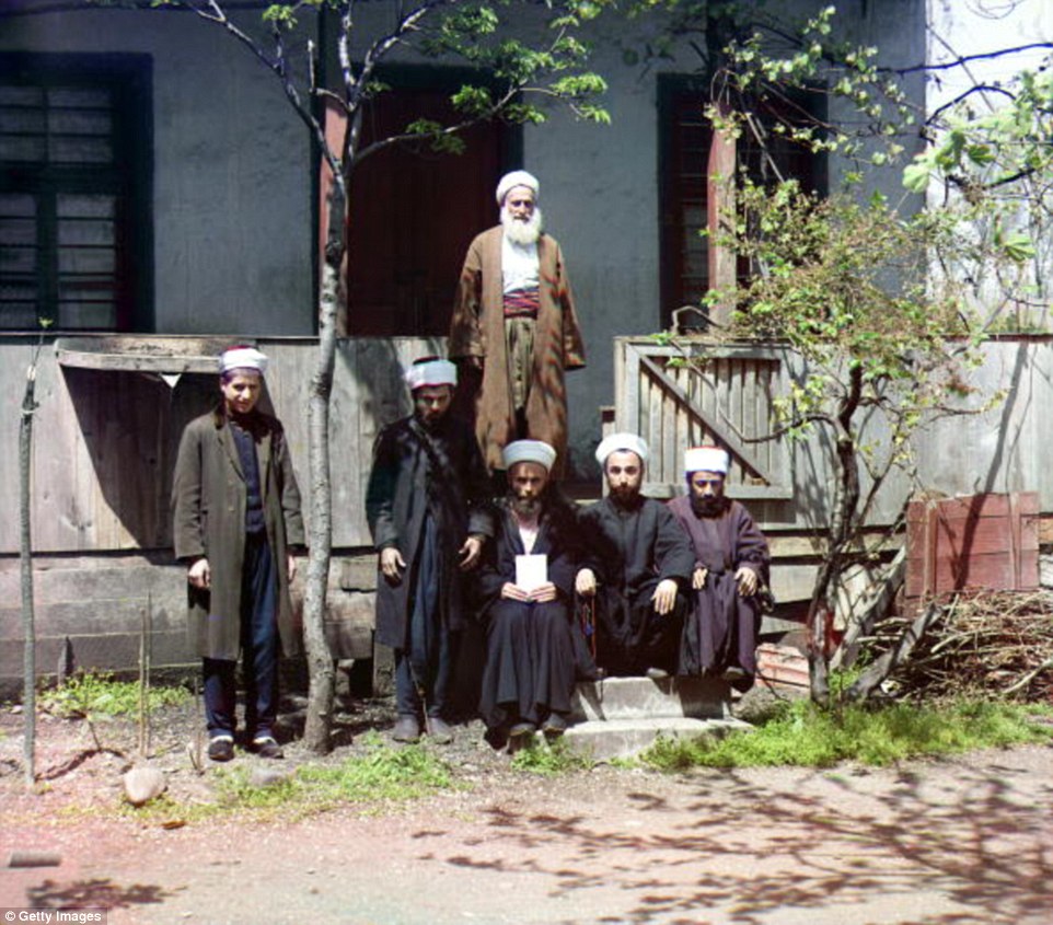 مسلمون فى جبال القوقاز عام 1910، وكانت روسيا قد احتلت منطقى شمالى القوقاز فى القرن الـ19