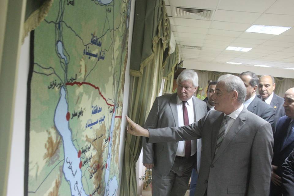 محافظ جنوب سيناء يشرح خريطة جنوب سيناء الوفد الروسى