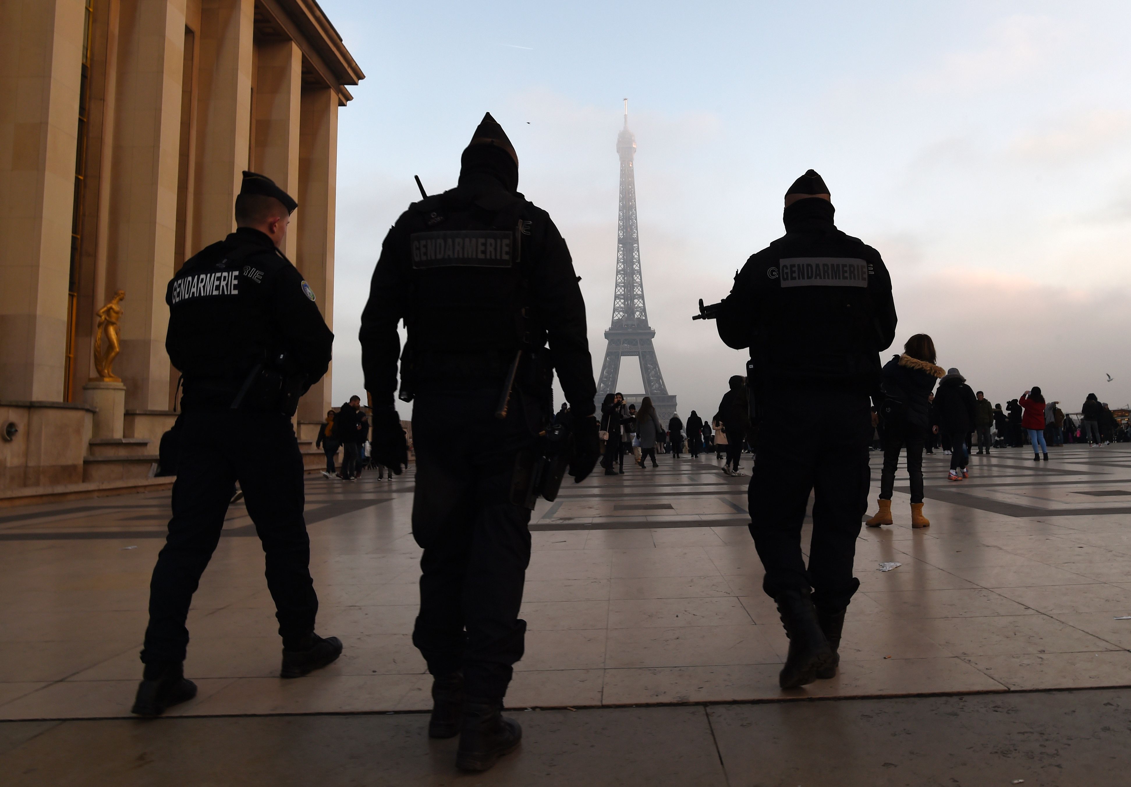 انتشار قوات الشرطة الفرنسية تزامنا مع احتفالات رأس السنة