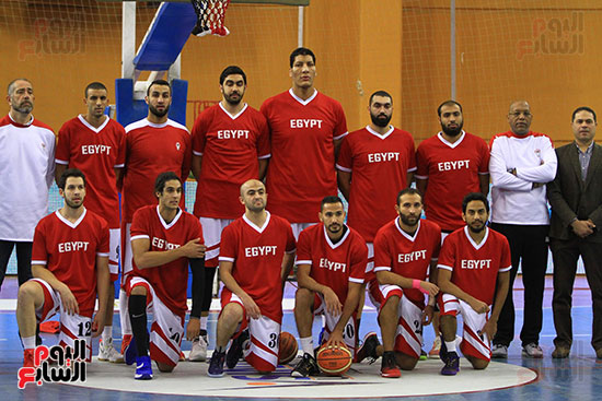 مصر و البحرين  افتتاح البطولة العربية للسلة (1)