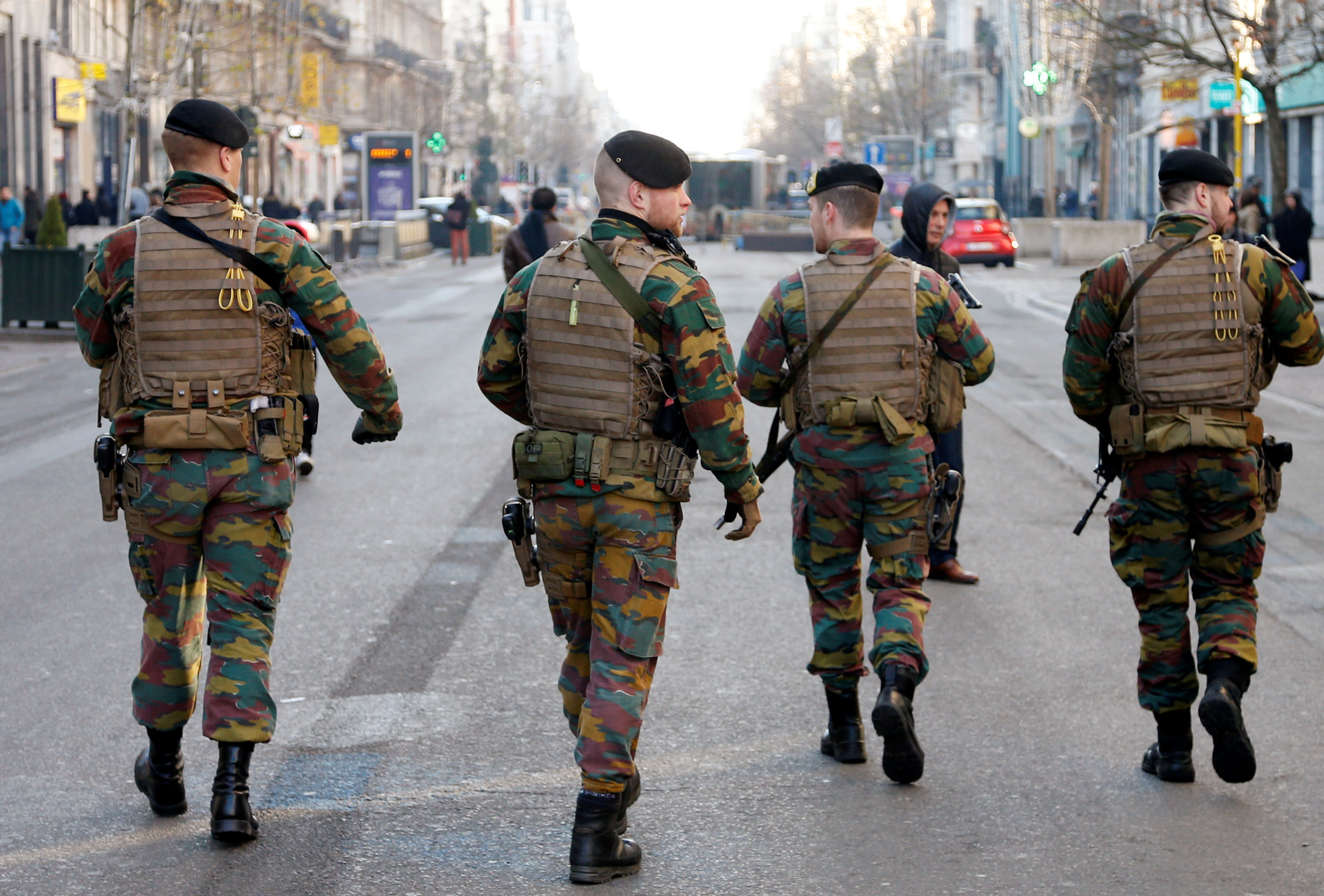 16-                  انتشار مكثف للجيش البلجيكى فى الشوارع
