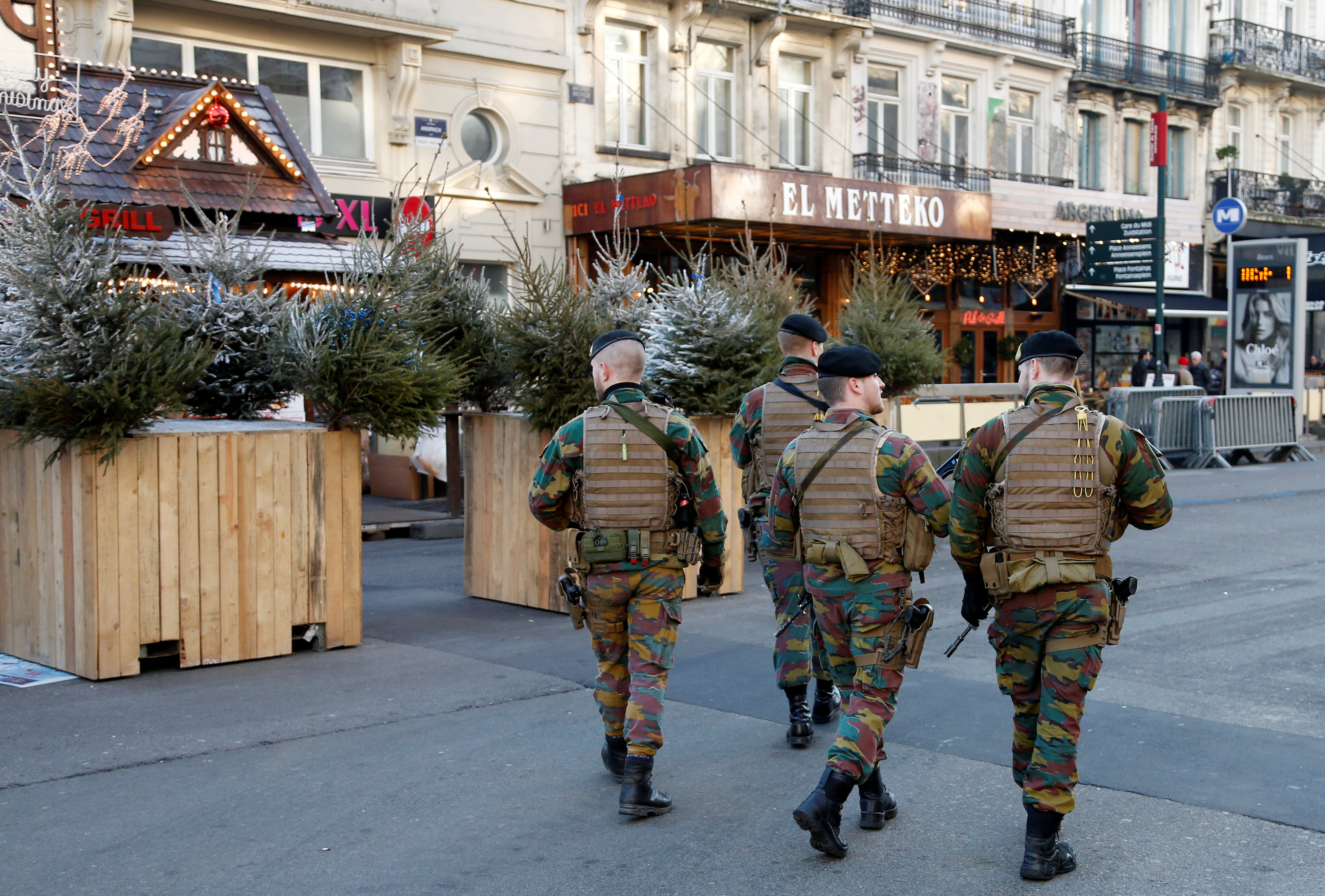 14-                  تأهب الجيش البلجيكى لتأمين احتفالات رأس السنة
