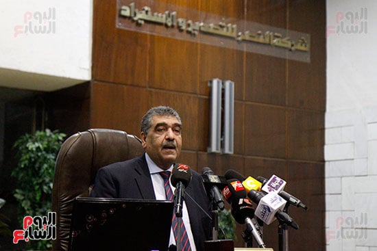  أشرف الشرقاوى، وزير قطاع الأعمال العام خلال مؤتمر صحفى (6)