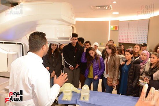       شباب المصريين بأمريكا داخل غرفة العلاج الإشعاعى