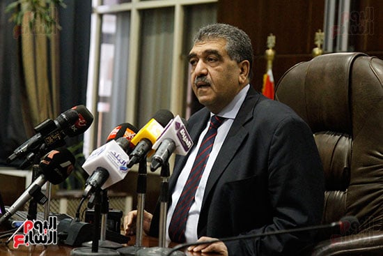 أشرف الشرقاوى، وزير قطاع الأعمال العام خلال مؤتمر صحفى (4)