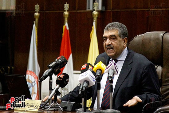  أشرف الشرقاوى، وزير قطاع الأعمال العام خلال مؤتمر صحفى (16)
