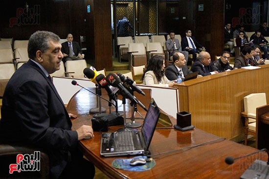  أشرف الشرقاوى، وزير قطاع الأعمال العام خلال مؤتمر صحفى (9)