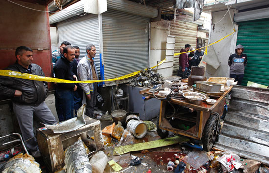 	أثار التفجير الذى ضرب سوق وسط بغداد ، العراق