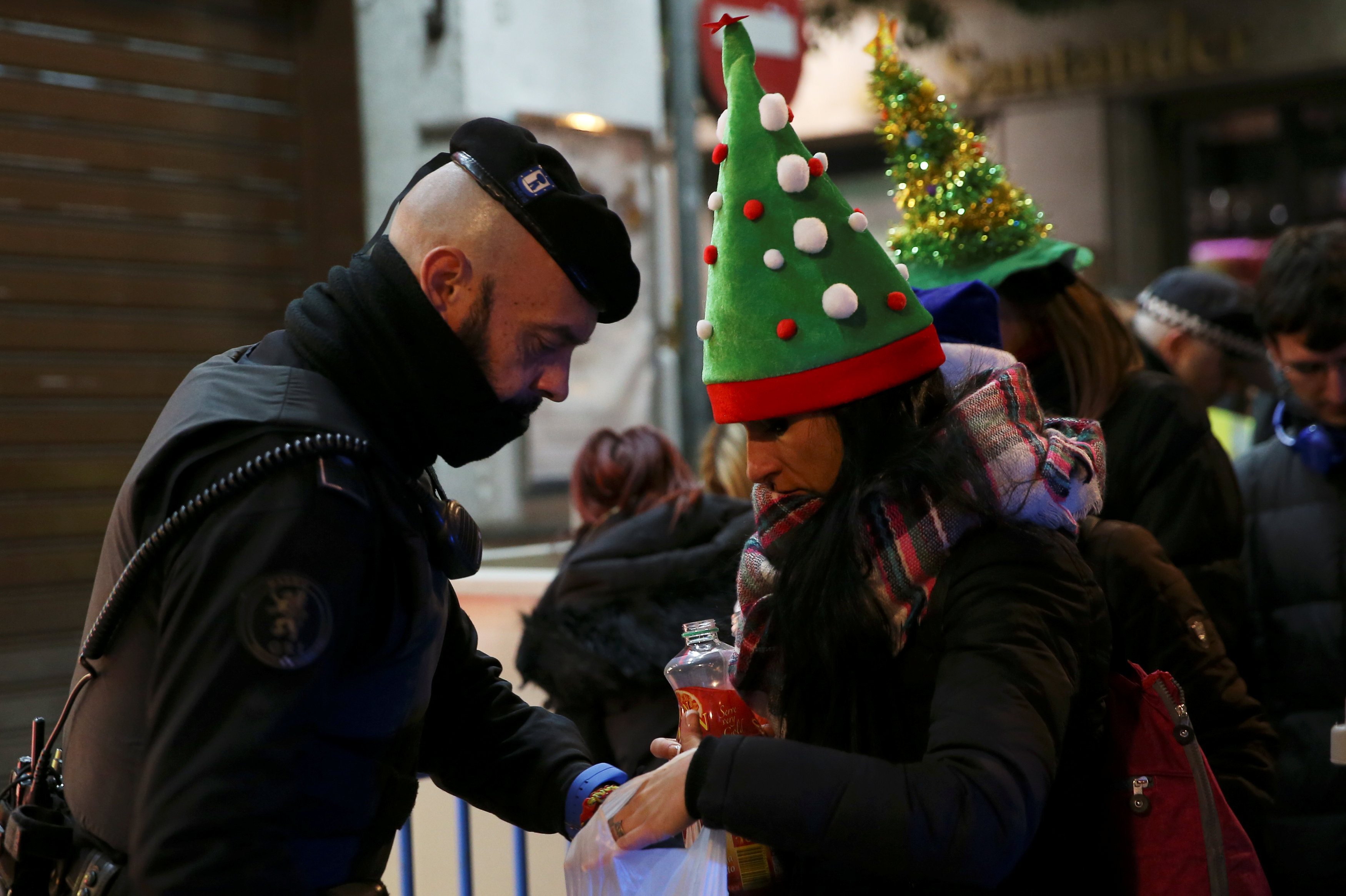 6- تشديدات أمنية فى اسبانيا قبل احتفالات رأس السنة - رويترز