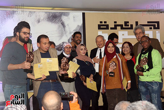 صورة جماعية للفائزين بجائزة أحمد فؤاد نجم