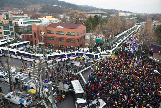 الملايين يتظاهرون فى كوريا الجنوبية للمطالبة بإقالة رئيسة البلاد
