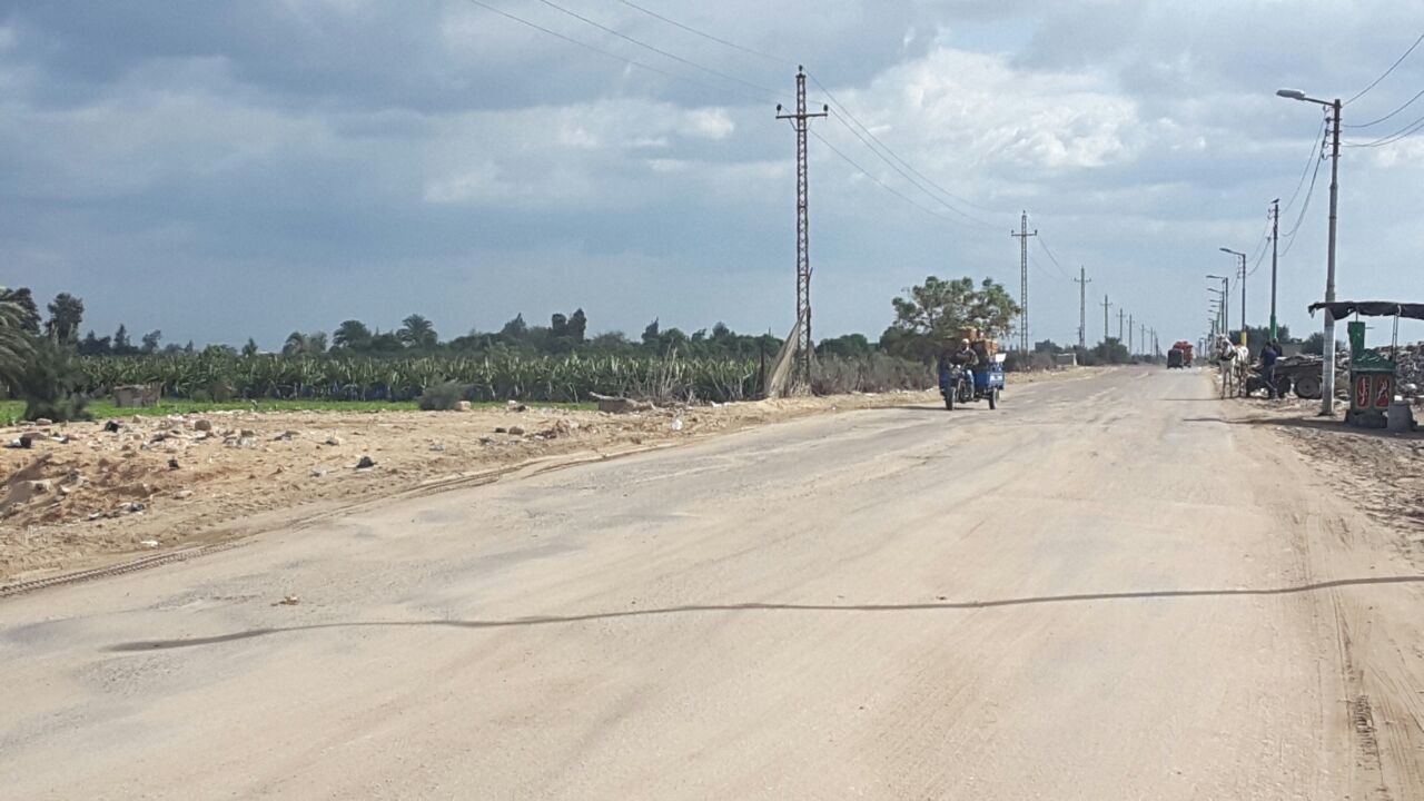 رصف طريق كوم حمادة -مركز بدر بشكل غير مطابق للمواصفات