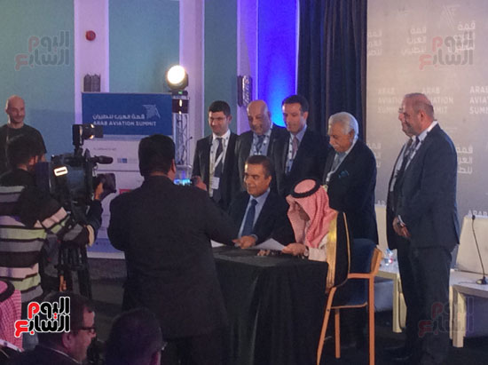 توقيع تعاون بين الشركة العربية للطيران وبين المنظمة العربية للسياحة