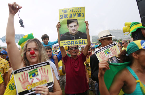 مسيرات مناهضة للفساد فى البرازيل