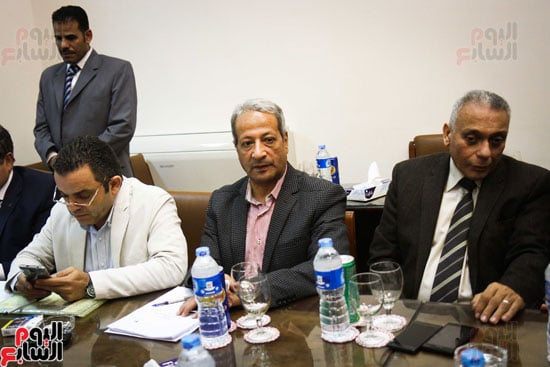 دكتور حسن مكاوى وكارم محمود أثناء الاجتماع