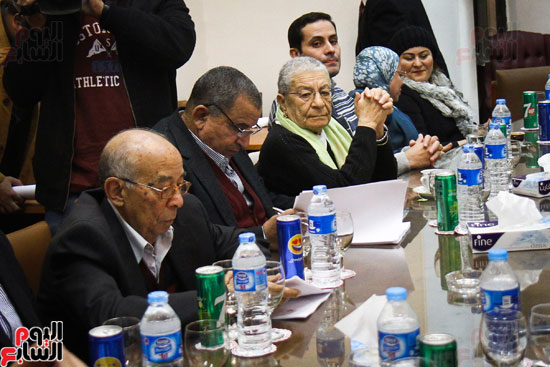 أمينة شفيق وحسين عبد الرازق خلال مشاركتهما فى اجتماع لجنة التشريعات الصحفية
