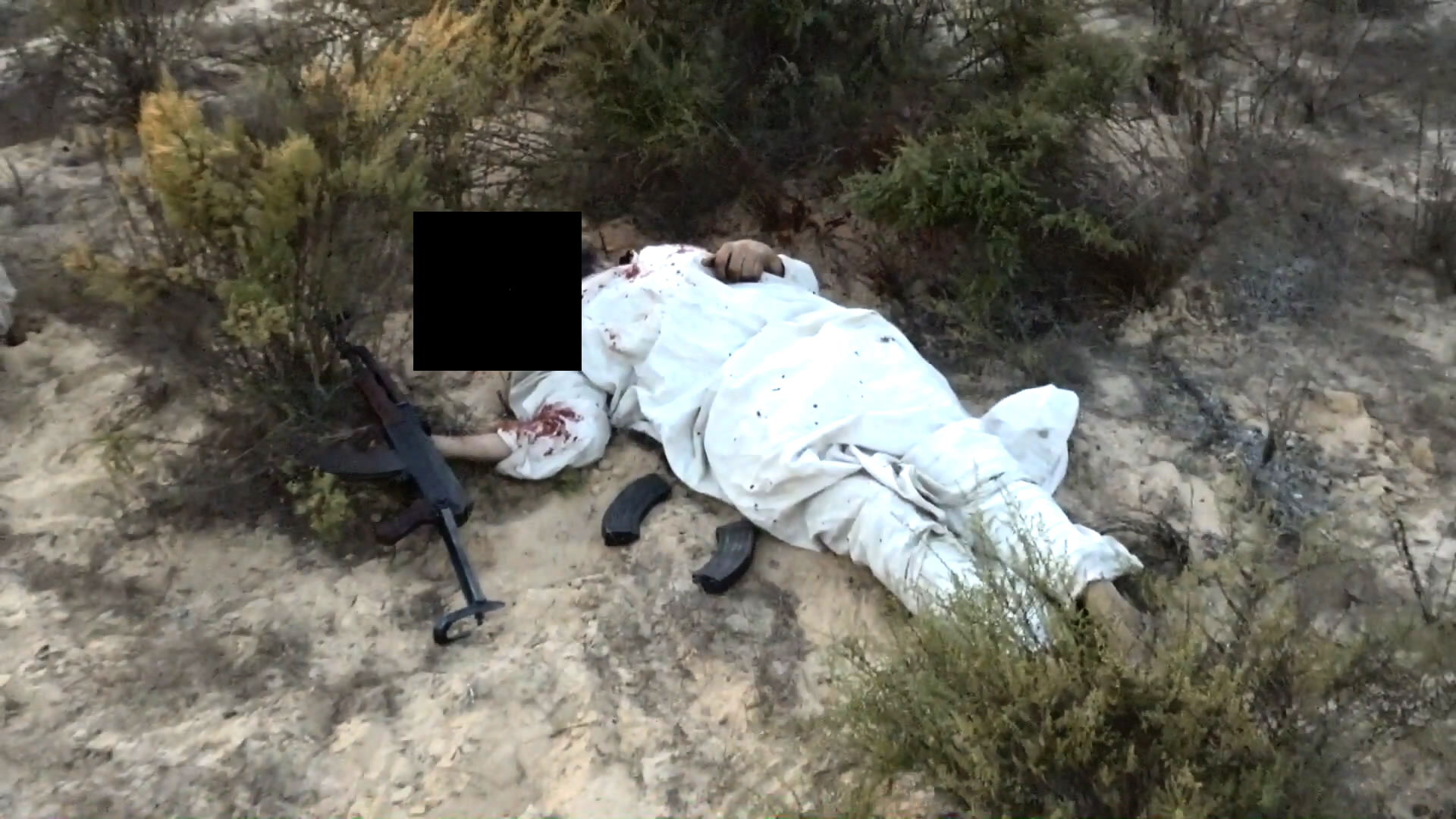 جثة أحد العناصر الارهابية بشمال سيناء