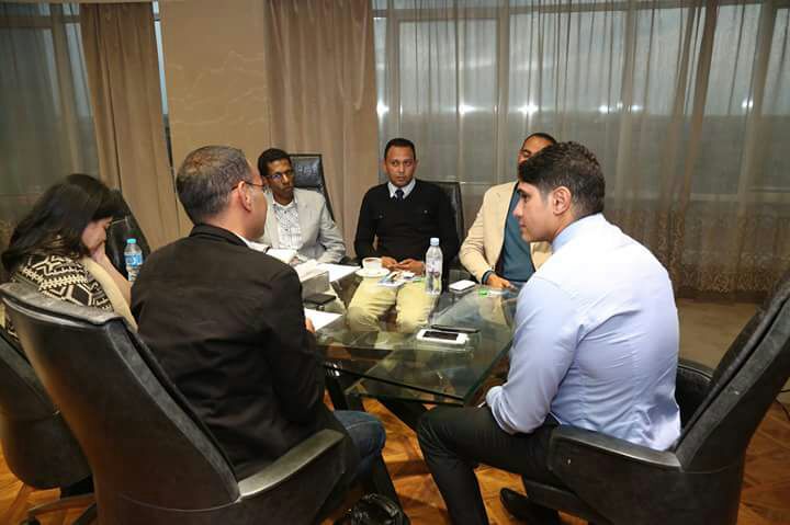 أحمد أبو هشيمة خلال لقاء مع مسئولى مركز إنسان