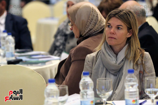 أحد الحضور فى مؤتمر موقف الإسلام  من العنف ضد المرأة