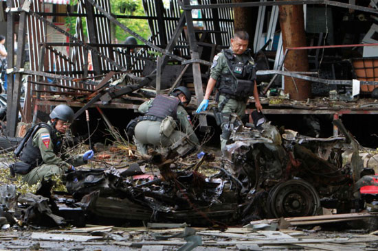       قوات الأمن التايلاندية تفرض كردونا امنيا حول موقع انفجار قنبلة فى باتانى
