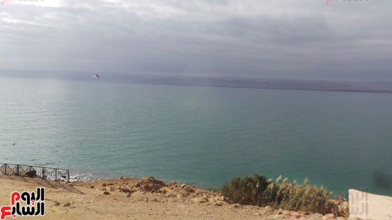                شاطئ البحر الميت