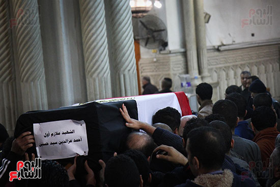 تشييع جثمان الملازم أحمد عز شهيد الهرم (18)