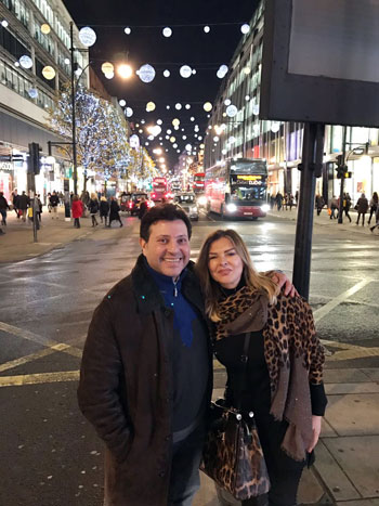 هانى شاكر وزوجته نهلة بشوارع لندن