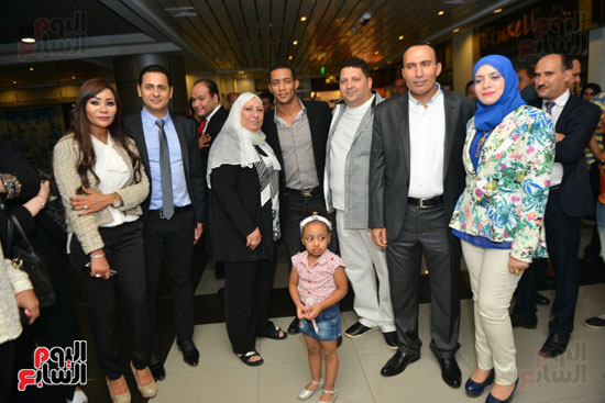 بالصور الظهور الأول لمحمد رمضان مع عائلته بالكامل اليوم السابع