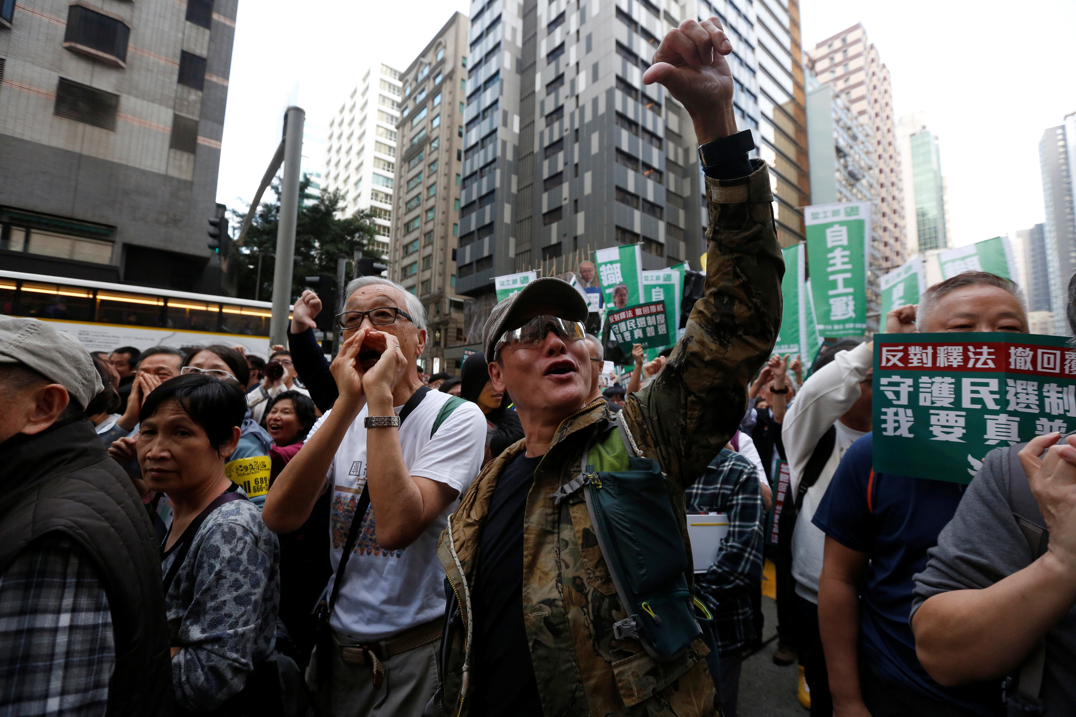 متظاهرون رافضون لتبعية هونج كونج للصين
